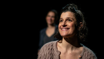 « Le chœur des femmes », de la compagnie Actes Uniques, donne voix aux patientes victimes de violences médicales. - Critique sortie Avignon / 2025 Avignon Avignon Off. Théâtre Artéphile