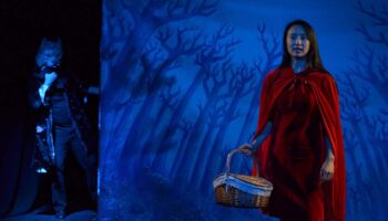 Julien Gelas présente sa version du « Petit Chaperon rouge », où toutes les issues sont encore possibles. - Critique sortie Avignon / 2025 Avignon Avignon Off. Théâtre du Chêne Noir