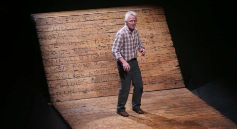 Avec « Le Plancher », porté à la scène par Frédéric Cherboeuf, l’isolement devient matière à création. - Critique sortie Avignon / 2025 Avignon Avignon Off. Théâtre Artéphile