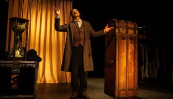 « Le Souffleur » de Paolo Crocco ou comment la passion du théâtre peut tuer. - Critique sortie Avignon / 2025 Avignon Avignon Off. Théâtre des Brunes