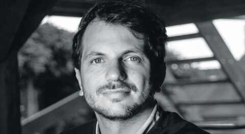 « Le Dîner chez les Français de Valéry Giscard d’Estaing », retour au cœur des 70’s avec Léo Cohen-Paperman. - Critique sortie Avignon / 2025 Avignon Avignon Off. Théâtre du Train Bleu