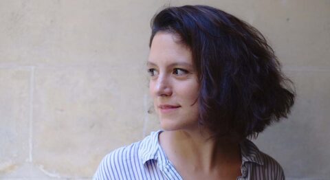 Louise Vignaud plonge « La tête sous l’eau » le temps d’une exploration de la violence du travail. - Critique sortie Avignon / 2025 Avignon Avignon Off. Théâtre des Carmes-André Benedetto
