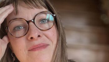 Hervé Blutsch, Benoît Lambert et Maïanne Barthès imaginent « Théâtre mode d’emploi », un séminaire portatif qui démonte les clichés sur le théâtre. - Critique sortie Avignon / 2025 Avignon Avignon Off. Le 11. Avignon