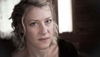 « Hourvari », un conte sur le temps, peuplé de marionnettes par Marie Molliens. - Critique sortie Avignon / 2025 Villeneuve lez Avignon Avignon Off. Festival Villeneuve en Scène