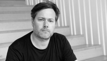 « La Lettre » : Milo Rau tisse un théâtre itinérant entre récits intimes et engagement collectif. - Critique sortie Avignon / 2025 Avignon Festival d’Avignon. Spectacle en itinérance