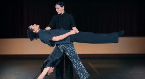 « Mortal Soma » de Clémentine Maubon et Bastien Lefèvre : la danse somatique au cœur des rites funéraires. - Critique sortie Avignon / 2025 Avignon Avignon Off. La Belle Scène Saint-Denis