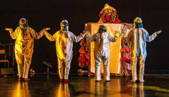 « Moun Bakannal » : quand tous les carnavals se donnent la main, sous le regard de Chantal Loïal. - Critique sortie Avignon / 2025 Avignon Avignon Off. Théâtre de La Chapelle du Verbe Incarné