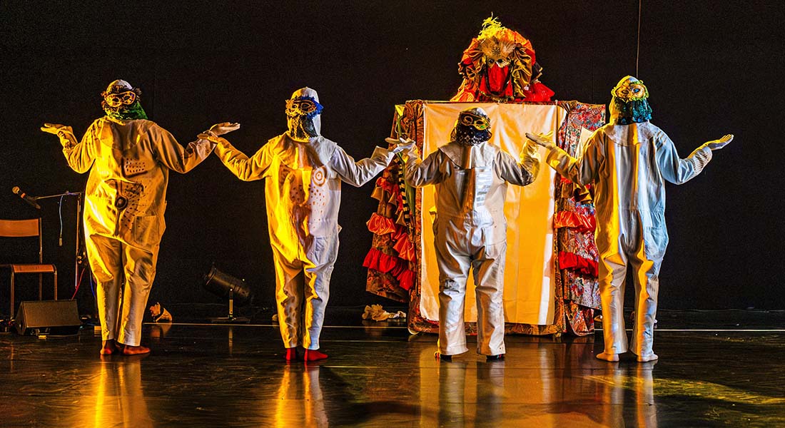 « Moun Bakannal » : quand tous les carnavals se donnent la main, sous le regard de Chantal Loïal. - Critique sortie Avignon / 2025 Avignon Avignon Off. Théâtre de La Chapelle du Verbe Incarné