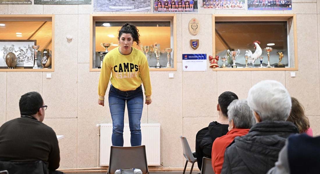 Marine Mane conçoit le solo « La Neige est blanche » de Béatrice Bienville, parcours initiatique d’une adolescente - Critique sortie Avignon / 2025 Avignon Avignon Off. Présence Pasteur