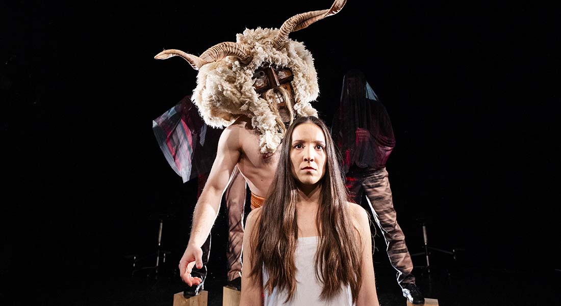 Dusan Hégli signe avec « Nombril » une création sur la mémoire et le destin européen. - Critique sortie Avignon / 2025 Avignon Avignon Off. Théâtre La Luna