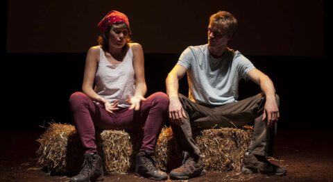 « Nourrir l’humanité c’est un métier » de la compagnie Adoc met en lumière les agriculteurs menacés. - Critique sortie Avignon / 2025 Avignon Avignon Off. Théâtre du Train Bleu