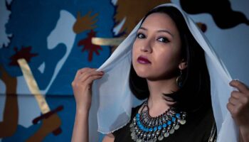 « One’s own room Inside Kabul », de Caroline Gillet et Kubra Kadhemi, donne voix et espace aux femmes afghanes. - Critique sortie Avignon / 2025 Avignon Festival d’Avignon. Cloître Saint-Louis
