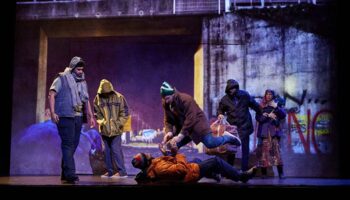 Alexis Michalik s’invite à Avignon avec « Passeport », ode à la fraternité - Critique sortie Avignon / 2025 Avignon Avignon Off. Théâtre du Chêne Noir