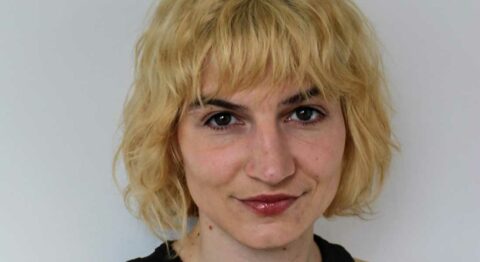 Marie Devroux interroge notre capacité à se révolter dans « Ouverture des hostilités ». - Critique sortie Avignon / 2025 Avignon Avignon Off. Théâtre des Doms