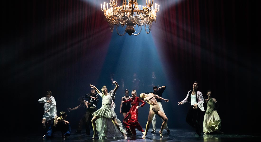 L’énergie débridée déployée par « Red Carpet » d’Hofesh Shechter nous laisse sur notre faim - Critique sortie Danse Paris Opéra de Paris-Palais Garnier