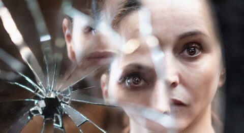 Romane Bohringer dirige Anne Charrier dans « Rose Royal », cri de rage et d’espoir - Critique sortie Avignon / 2025 Avignon Avignon Off. Théâtre des Halles