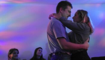 « Dans le silence des paumes » : un hommage aux femmes du labeur par Florian Pâque - Critique sortie Avignon / 2025 Avignon Avignon Off. Théâtre du Train Bleu