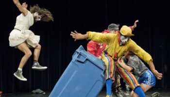 « Stek » ou l’espace trash et étrange où l’Intrepidus Squad déploie toute sa folie. - Critique sortie Avignon / 2025 Avignon Avignon Off. La Factory