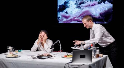 La Spitfire Company présente deux créations : une comédie absurde sur la Russie et une ode multigenre à la passion du football - Critique sortie Avignon / 2025 Avignon Avignon Off. La Manufacture