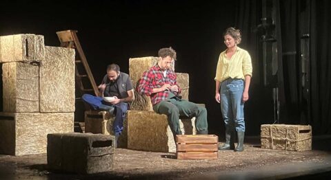 Rémi Couturier nous confronte au mal-être paysan avec « Tout contre la terre ». - Critique sortie Avignon / 2025 Avignon Avignon Off. La Factory - Théâtre de L’Oulle