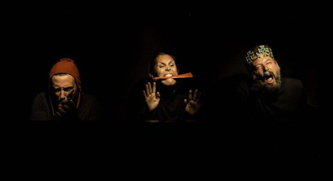 Valéry Forestier réinvente un « Ubu Roi » dans une forme vivante et pluridisciplinaire. - Critique sortie Avignon / 2025 Avignon Avignon Off. La Factory – Espace Roseau Teinturiers 2