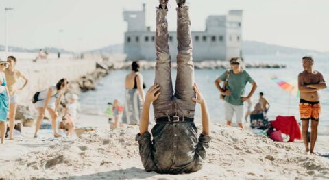 Avec « Underground », Romain Bertet fait basculer nos perceptions - Critique sortie Avignon / 2025 Avignon Avignon Off. Théâtre du Train Bleu