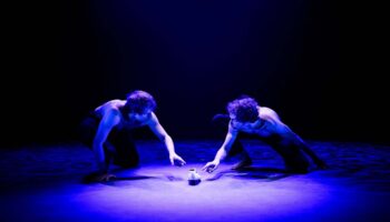 Carpe Rythmum réinvente la claquette avec « XPM », un duo entre danse et poésie. - Critique sortie Avignon / 2025 Avignon Avignon Off. Théâtre Golovine