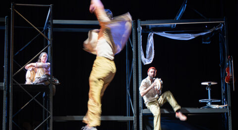 « KANO » : Philippe Vande Weghe met en scène une métaphore visuelle de l’exil - Critique sortie Avignon / 2025 Avignon Avignon Off. Présence Pasteur