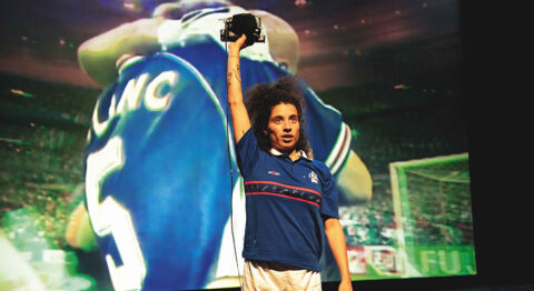 « La Fracture » : Yasmine Yahiatène tente un dialogue bouleversant avec le fantôme de son père - Critique sortie Avignon / 2025 Avignon Théâtre des Doms