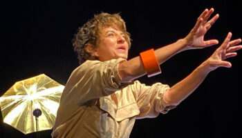 Le fantasque « Petit traité de toutes vérités sur l’existence » est finement porté à la scène par Camille Kolski et Olivier Barrère - Critique sortie Avignon / 2025 Avignon Avignon off. Théâtre Transversal