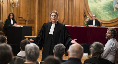 « À la barre » de Ronan Chéneau dans la mise en scène de Steeve Brunet, une mise en jeu dynamique et intelligente de la justice face aux victimes de violences sexistes et sexuelles - Critique sortie Avignon / 2025 Avignon Avignon Off. La Manufacture (extra-muros)