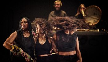 « Quand j’ai vu la mer » d’Ali Chahrour : un récit poignant. - Critique sortie Avignon / 2025 Avignon Avignon In. La FabricA