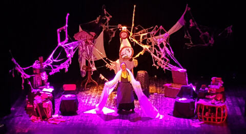 Pour son 42ème Avignon, Pierrette Dupoyet crée « Les caisses de la honte » et reprend son « Côté Rimbaud », deux portraits passionnés. - Critique sortie Avignon / 2025 Avignon Avignon Off. Quartier Luna - Théâtre Buffon