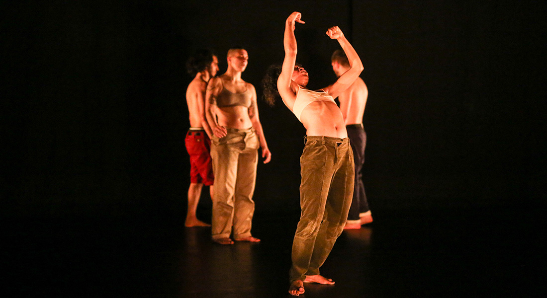 « Icône(s) » de Sandrine Lescourant, une danse de résistance entre joie et rage - Critique sortie Avignon / 2025 Avignon Avignon Off. CDCN Les Hivernales