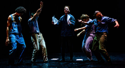 Entre rythme percutant et sensibilité captivante, la Ridz compagnie porte à la scène « Isicathulo » - Critique sortie Avignon / 2025 Avignon Avignon Off. L'Entrepôt