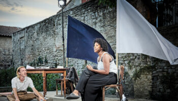 Arne De Tremerie et Olga Mouak puisent dans leur intimité pour créer « La Lettre » mis en scène par Milo Rau, un spectacle itinérant aux éclats de vérité bouleversants. - Critique sortie Avignon / 2025 Avignon Avignon et ses environs