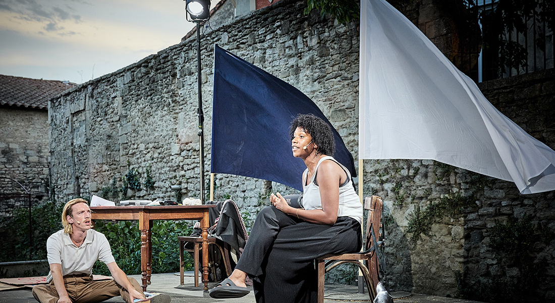Arne De Tremerie et Olga Mouak puisent dans leur intimité pour créer « La Lettre » mis en scène par Milo Rau, un spectacle itinérant aux éclats de vérité bouleversants. - Critique sortie Avignon / 2025 Avignon Avignon et ses environs