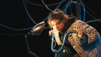 Léa Conil : une lumière d’espoir dans « La nuit n’en finit plus » - Critique sortie Avignon / 2025 Avignon Théâtre des Lila's