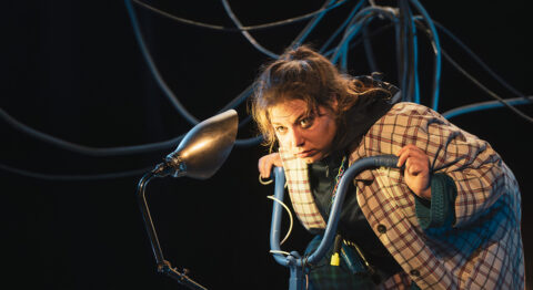 Léa Conil : une lumière d’espoir dans « La nuit n’en finit plus » - Critique sortie Avignon / 2025 Avignon Théâtre des Lila's