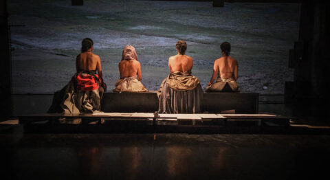 Selma & Sofiane Ouissi au plus proche du geste artisanal dans « Laaroussa Quartet » : la beauté du geste au risque de l’épuisement. - Critique sortie Avignon / 2025 Avignon Festival d’Avignon. La Fabrica