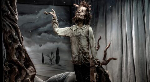 « Le dernier jour de Pierre » : la Cie DERAÏDENZ propose un grand écart entre l’anodin et l’horrifique, avec des marionnettes d’une finition superbe - Critique sortie Avignon / 2025 Avignon Avignon Off. Théâtre du Train Bleu