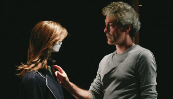 Reprenant « Les garçons et Guillaume à table ! » de Guillaume Gallienne, Patrice Mincke trace un chemin vers l’acceptation de soi - Critique sortie Avignon / 2025 Avignon Avignon Off. Théâtre des Gémeaux