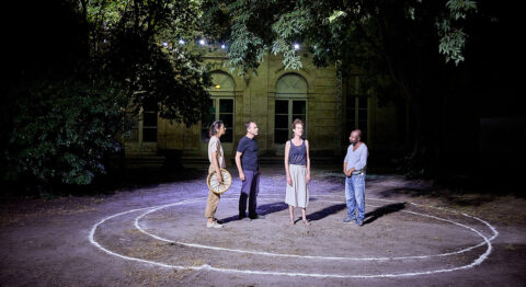 Gwenaël Morin met en scène « Les Perses » d’Eschyle, dans le cadre rêvé du Jardin de la rue de Mons - Critique sortie Avignon / 2025 Avignon Festival d’Avignon. Jardin de la rue de Mons