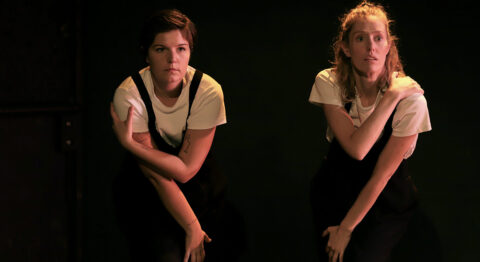 Une bonne dose de « Mal élevée » avec Astrid Tenon et Lætitia Wolf ou comment en finir avec les sourires forcés - Critique sortie Avignon / 2025 Avignon Théâtre des Lila's