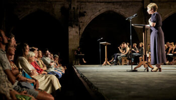 « Le Procès Pélicot, Hommage à Gisèle Pélicot » : une soirée mémorable pour un procès historique - Critique sortie Avignon / 2025 Avignon Cloître des Carmes