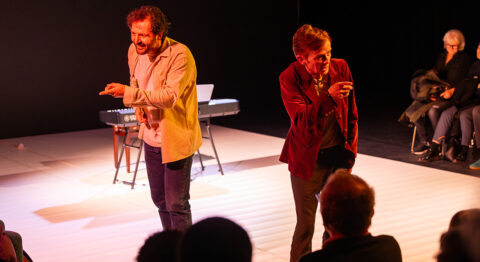 En compagnie de Schubert, « Quatre mains » ressuscite les émois de l&rsquo;adolescence - Critique sortie Avignon / 2025 Avignon 11 • Avignon