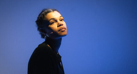 « Une chose vraie » écrit et mis en scène par Romain Gneouchev :  une autofiction poignante - Critique sortie Avignon / 2025 Avignon Avignon Off. Théâtre du Train Bleu