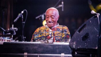 Le maître Mulatu Astatke est de retour - Critique sortie Jazz / Musiques Paris Salle Pleyel