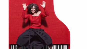 Une ode à la féminité par Macha Gharibian - Critique sortie Jazz / Musiques Paris L’Athénée Théâtre Louis Jouvet