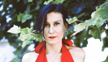 « La chair est triste hélas » texte coup de poing de l’autrice Ovidie pour encourager les femmes à sortir des injonctions de l’hétérosexualité - Critique sortie Théâtre Paris Théâtre de l’Atelier